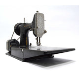 Vintage SINGER FEATHERWEIGHT #221 SEWING MACHINE c.1940 Elizabeth, NJ *Untested*