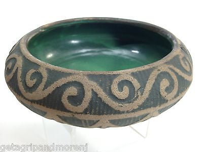 WELLER POTTERY Green Art Decorative Bowl Unique Design In Excellent Condition!